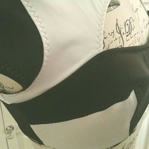 🌊HOST PICK VS Sexy Summer Surf Swim Top 🌊 - Picture 6 of 8